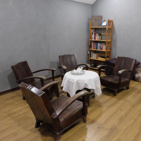 La Sen_Thu An_Phong Don Co Cua So Nhin Ra Ban Cong Apartment Thon An Hoa Exterior photo